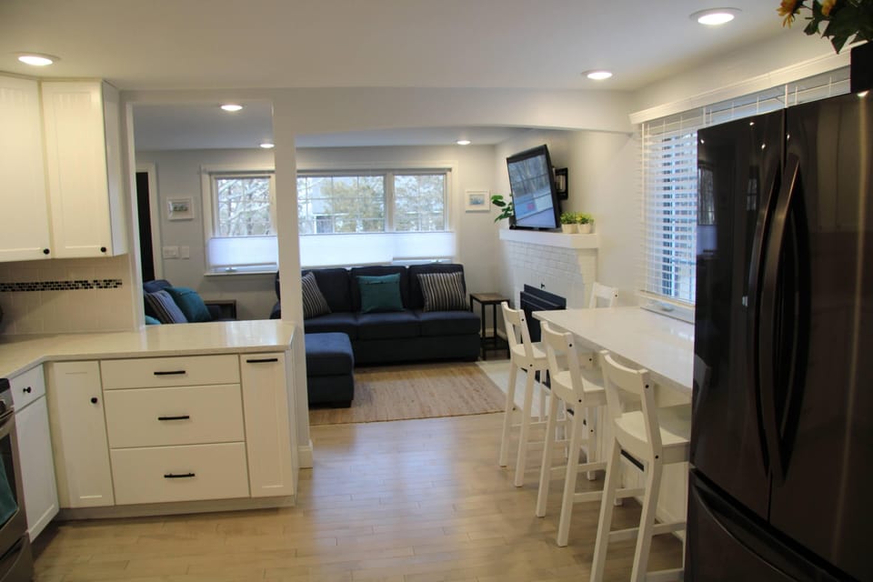 Eat-in kitchen area