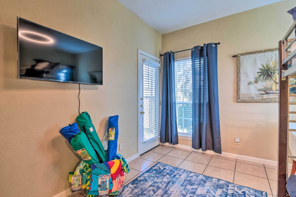 Bedroom 2 | Pool Toys | Smart TV