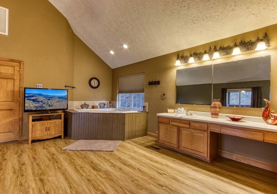 Jacuzzi tub in master suite 