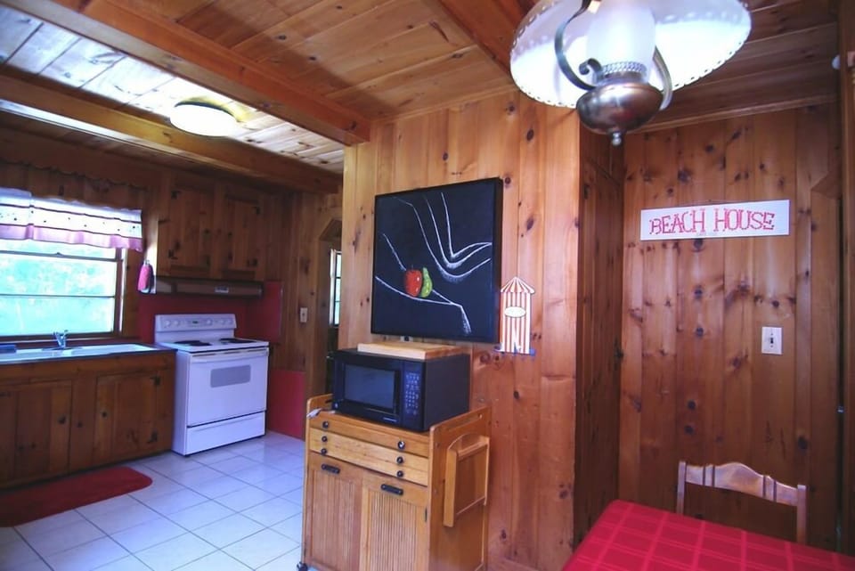 169 Seaview Ave 2 bedroom full kitchen