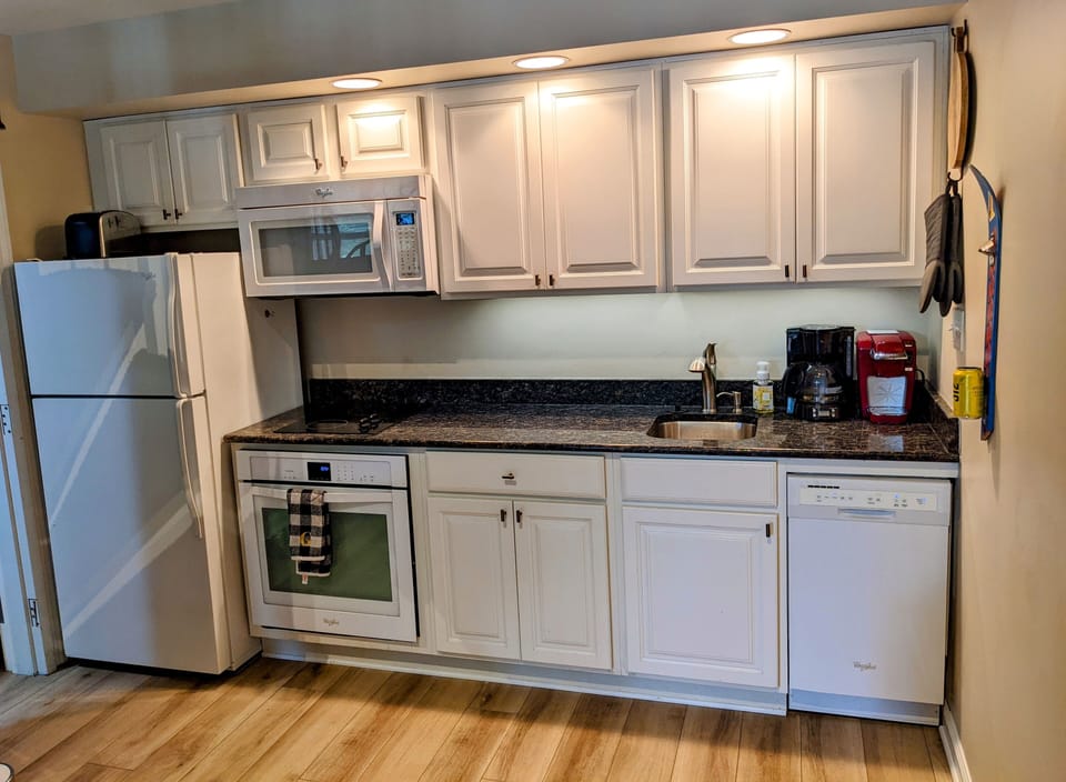 Full kitchen