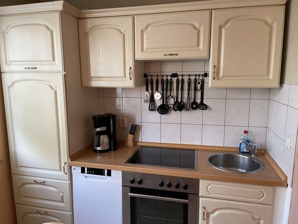 Cabinetry, Countertop, Property, Sink, Kitchen Sink, Kitchen Appliance, Kitchen Stove, Kitchen, Home Appliance, Gas Stove