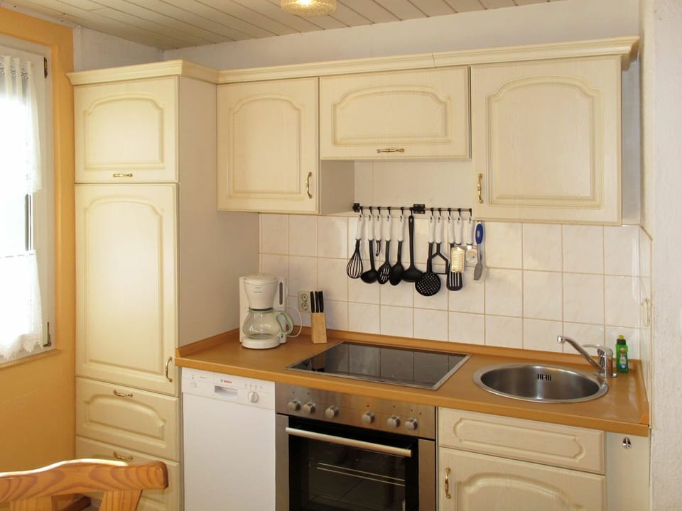 Cabinetry, Countertop, Property, Kitchen Stove, Kitchen Appliance, Kitchen, Gas Stove, Cooktop, Drawer, Home Appliance