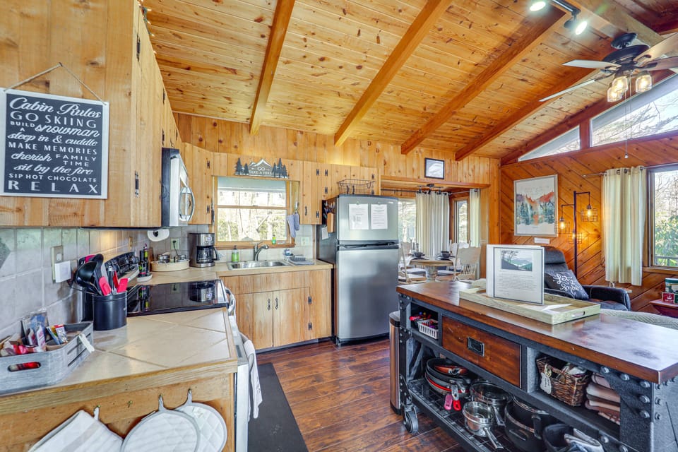 Kitchen | Trash Bags/Paper Towels Provided | Cooking Basics | Drip Coffee Maker