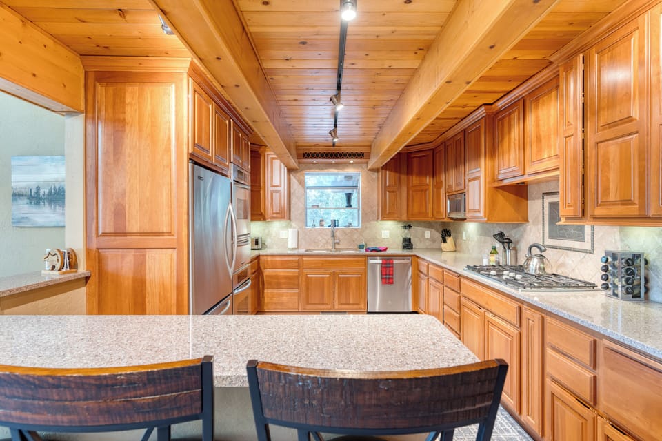 Fully equipped kitchen.