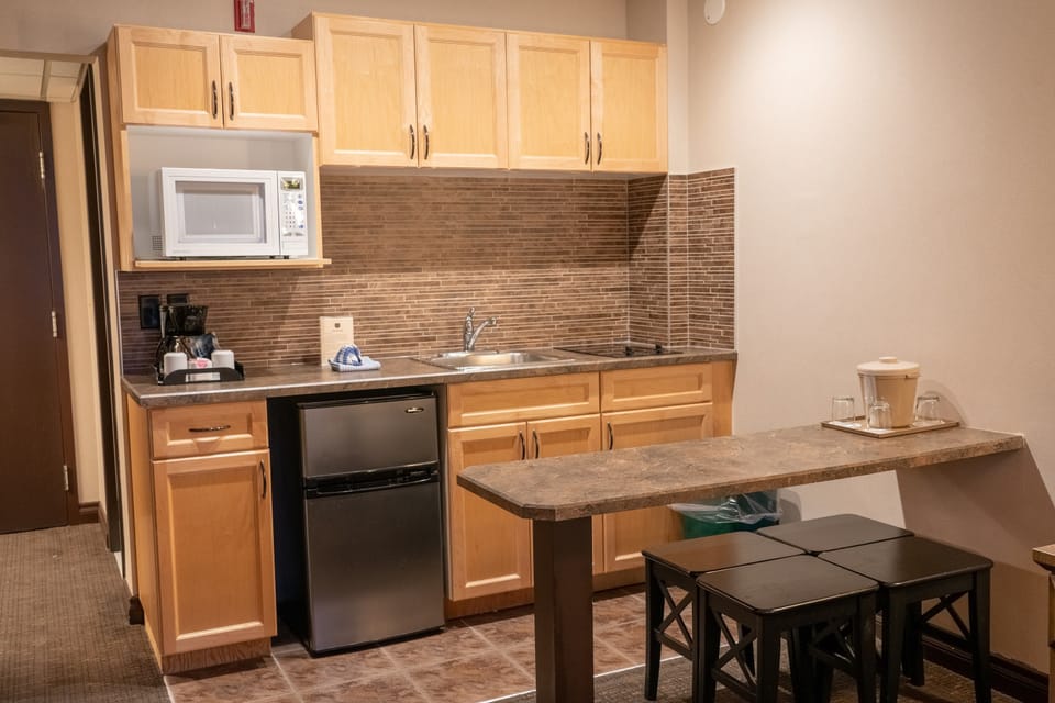 Whip up a snack in the kitchenette.