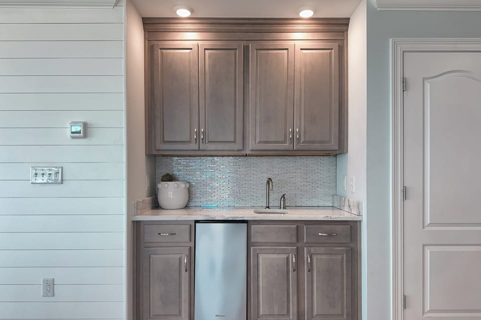 Wet bar with an ice maker