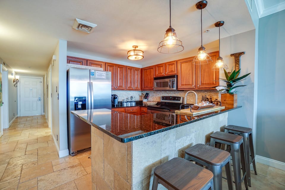 Kitchen with Breakfast Bar