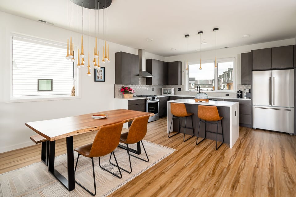 Dining table comfortable seats 4 with additional 2 seats at the