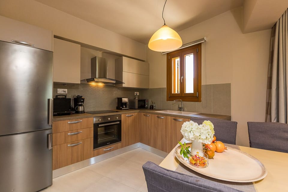 The kitchen is totally functional and fully equipped!