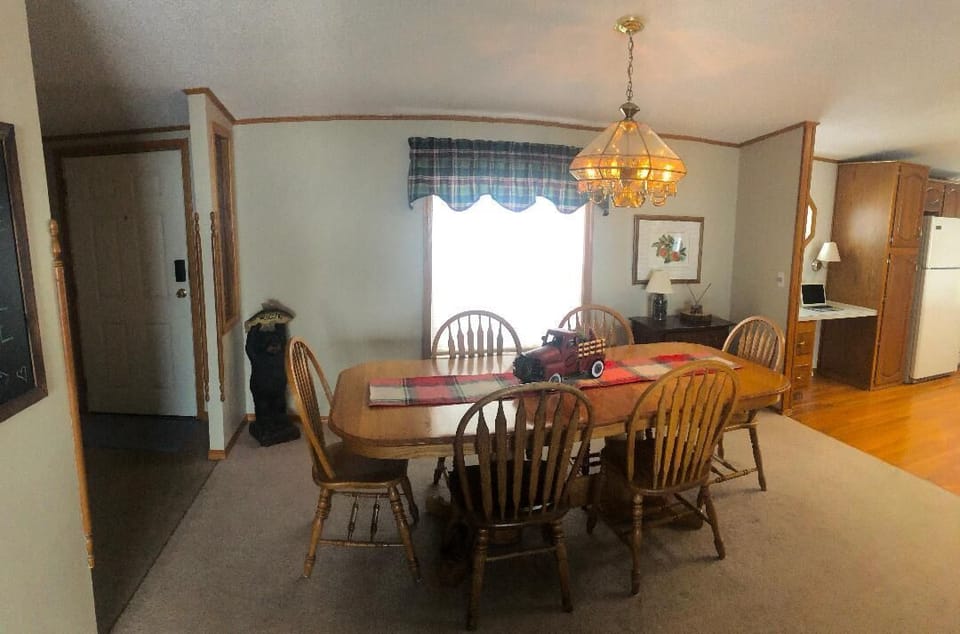 Family dinners with enough room for 10