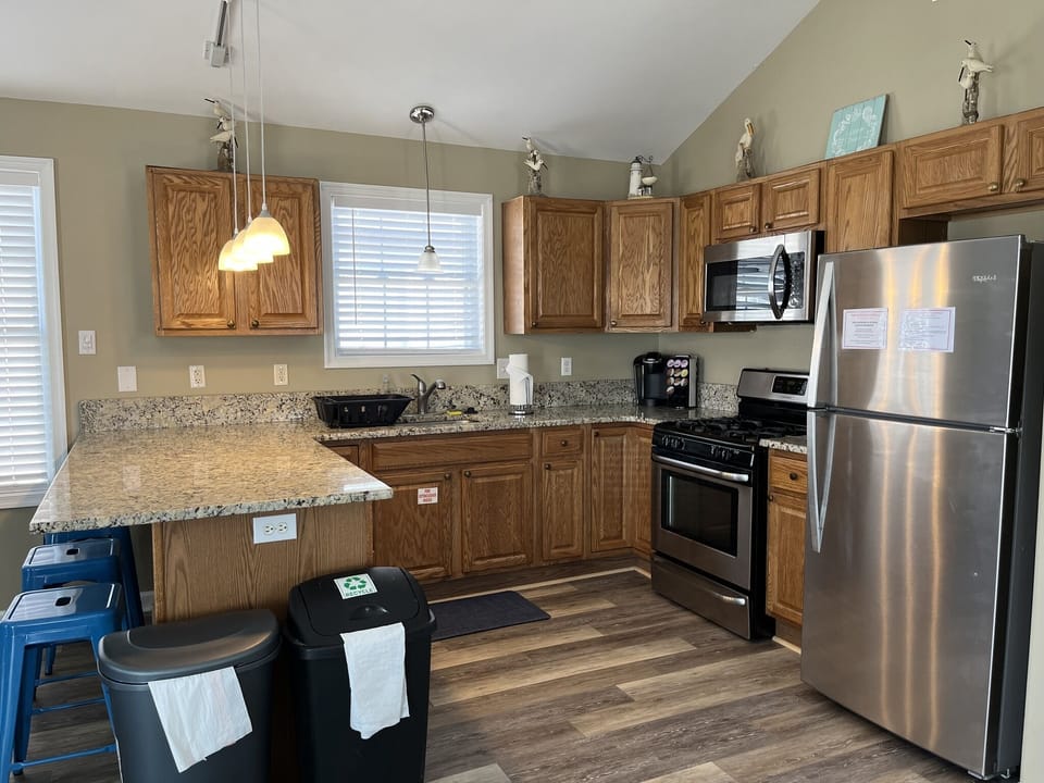 Kitchen with Dishwasher and Ice Maker