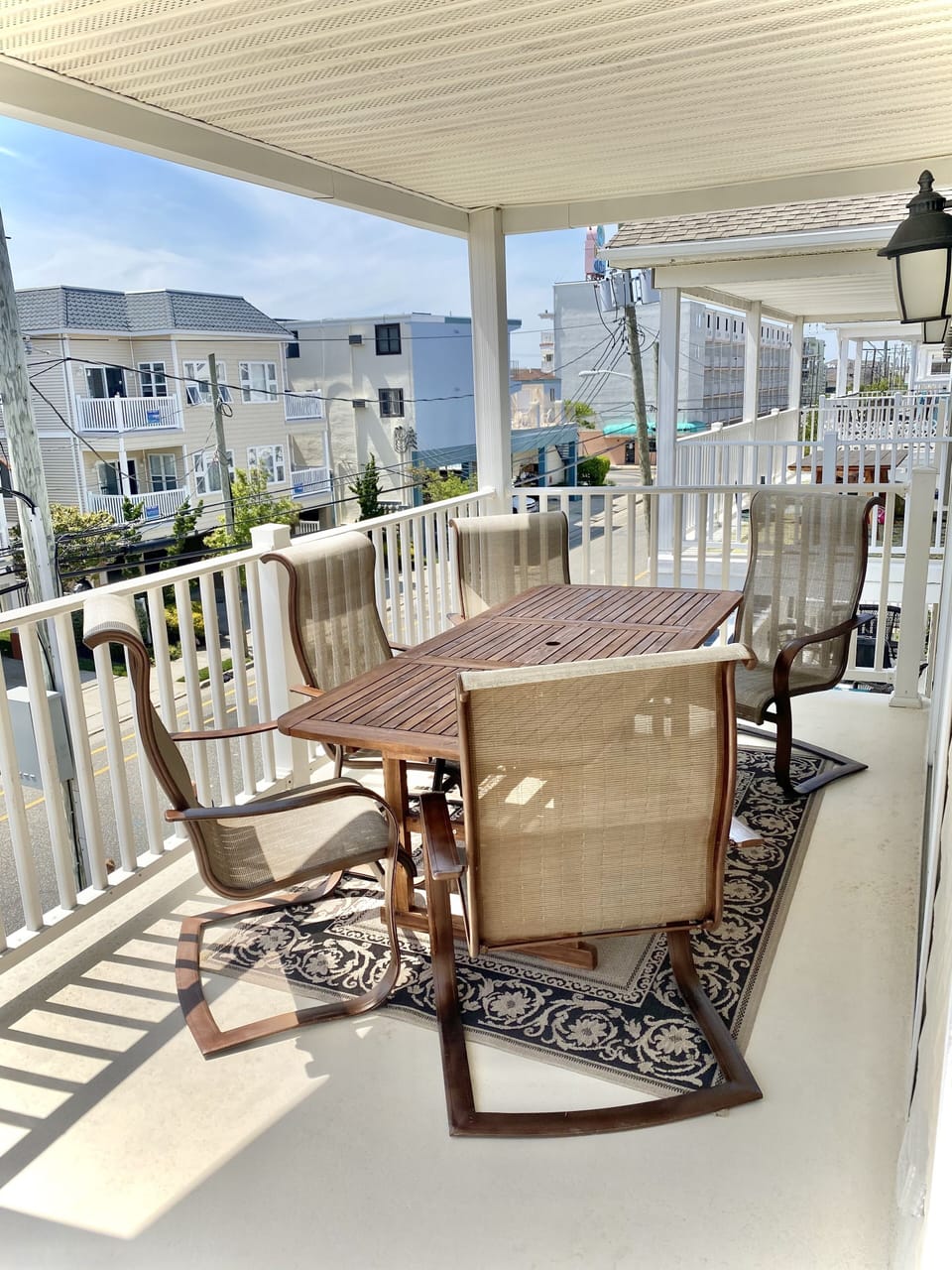 Outside table | Seats 6