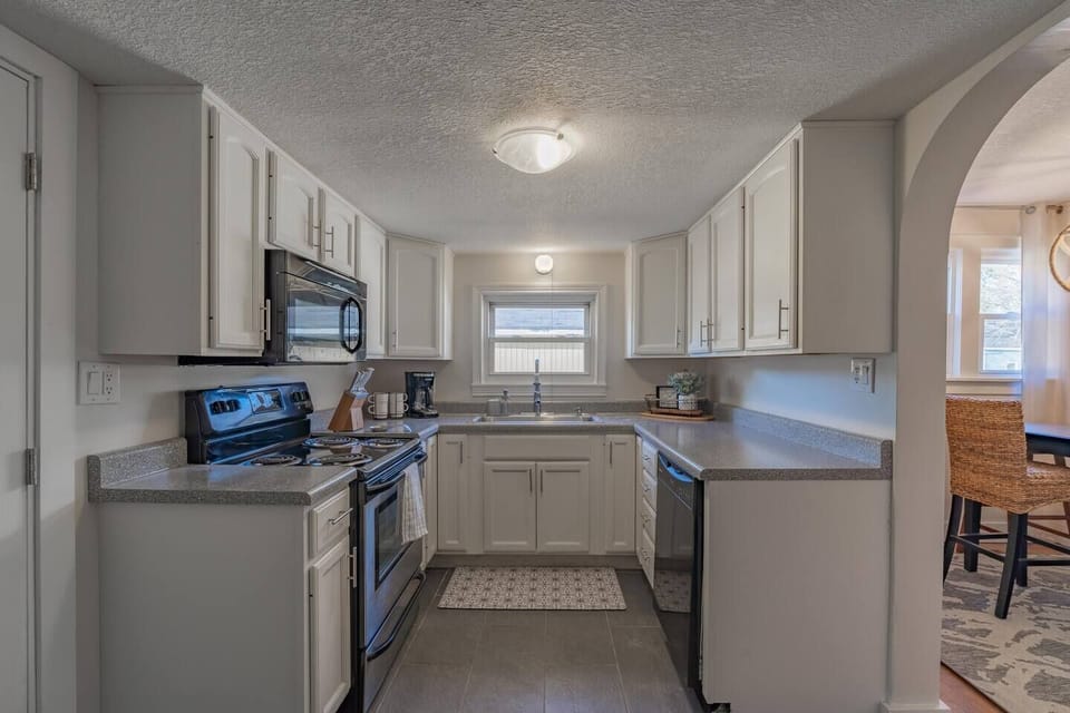 Full sized kitchen with plenty of counter space.