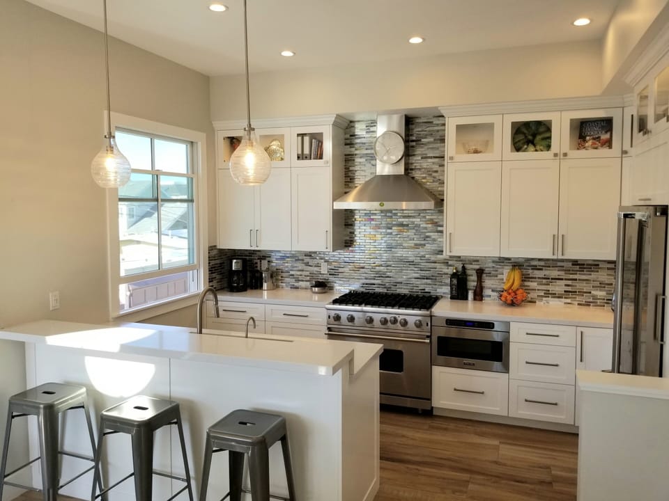 Chefs kitchen with Viking appliances.