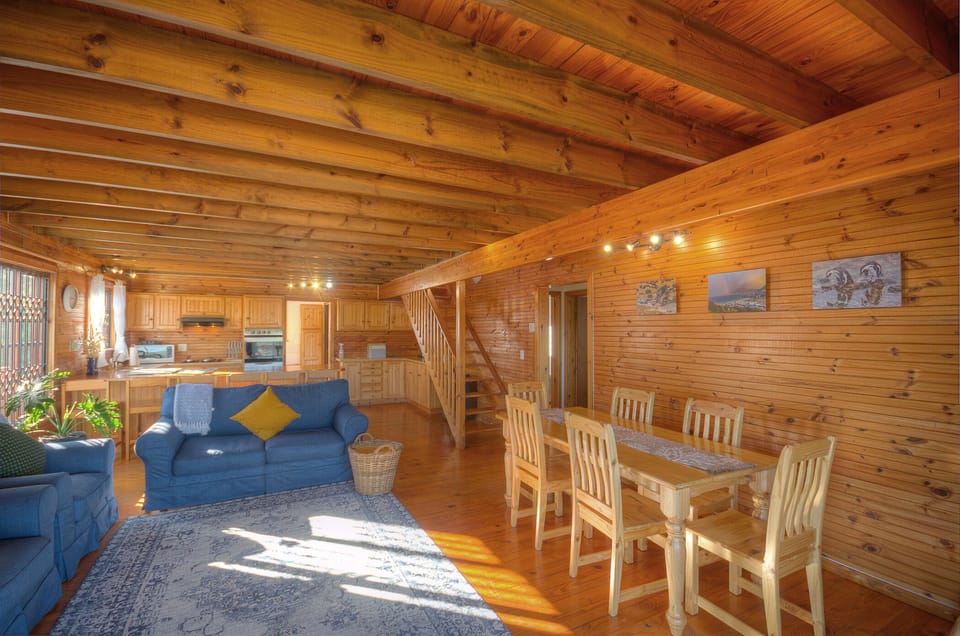 Lounge, Dining and Kitchen Area