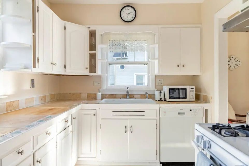 Kitchen: Microwave, Storage, Stove