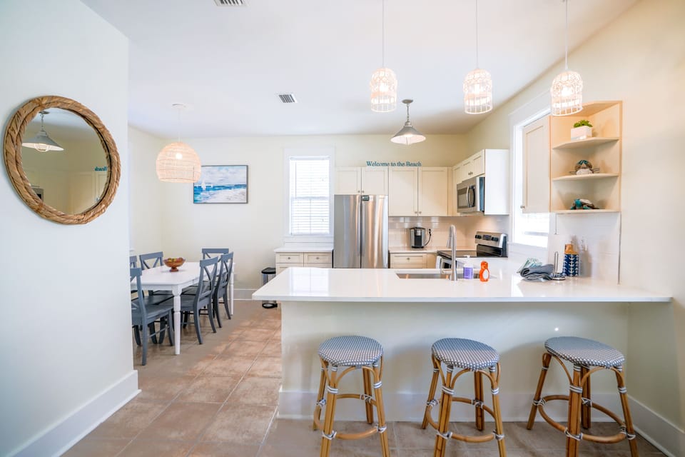 breakfast bar and dinning room table. Enough setting for 9 people