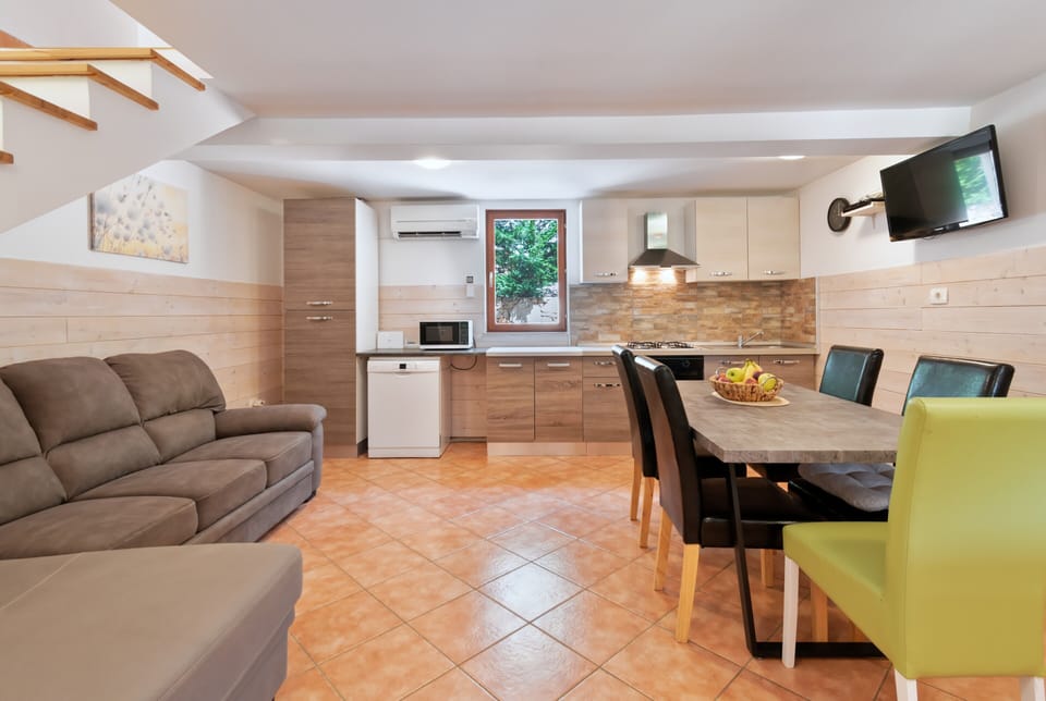 Living Room, Dining Area & Kitchen