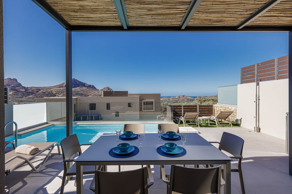 Outdoor dining table that seats up to 6 guests perfect for al fresco dining!