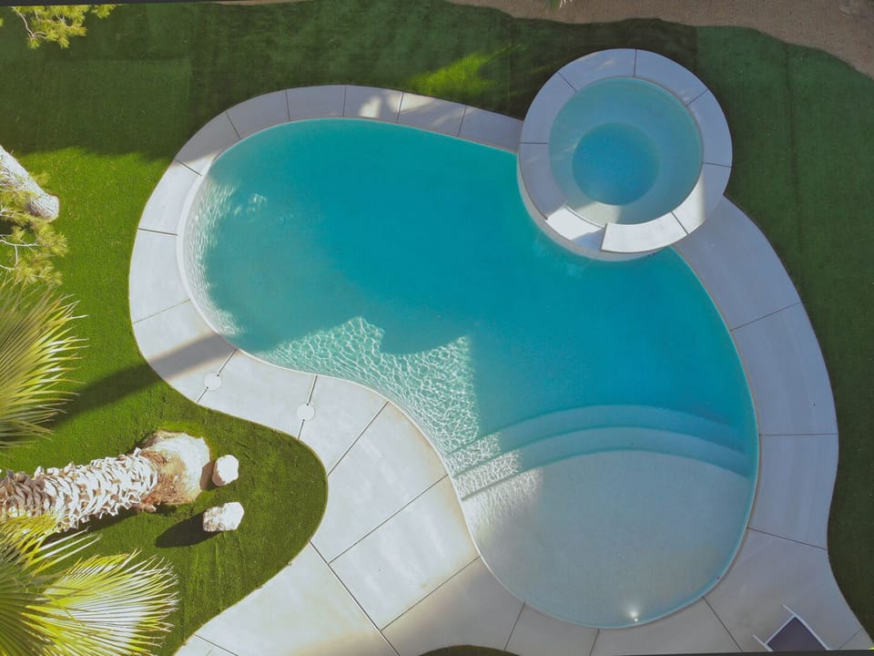 K0653 - Drone Pool and Spa