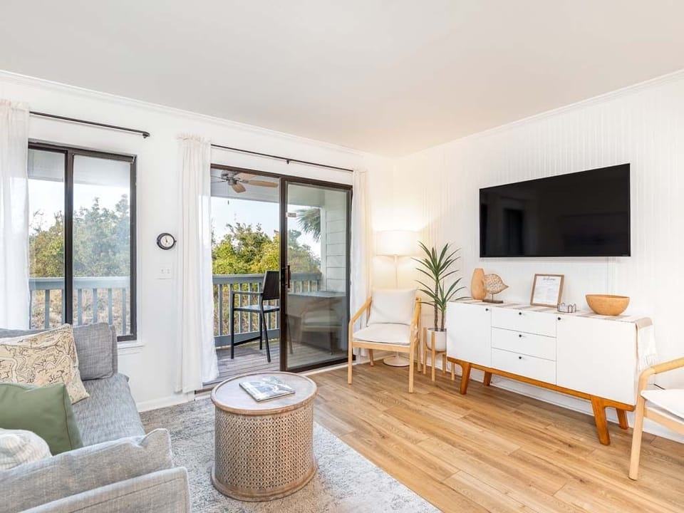 Living Room w. Sleeper Sofa