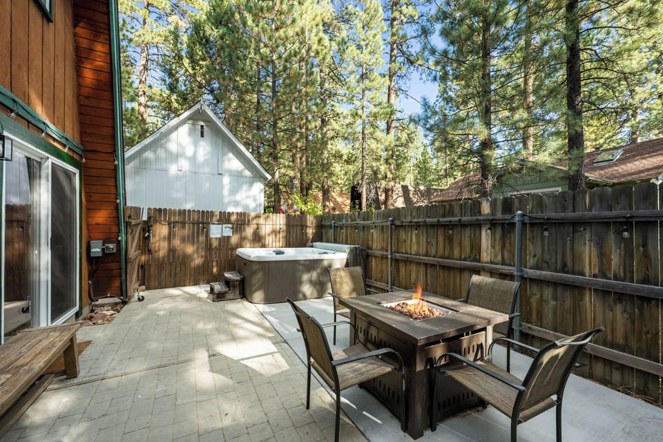 Private Hot Tub Retreat – Relax in the large hot tub with twinkling lights