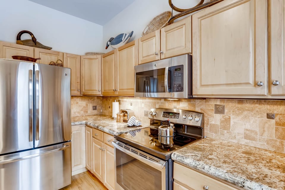 Room, Indoors, Kitchen, Flooring, Refrigerator