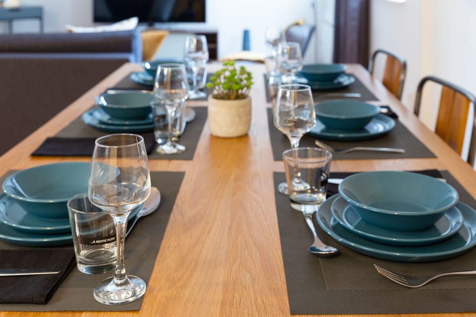 Dining / Restaurant