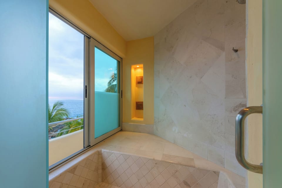 Bath - Suite 3