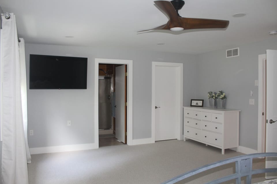 Master Bedroom
W/ Lake Views