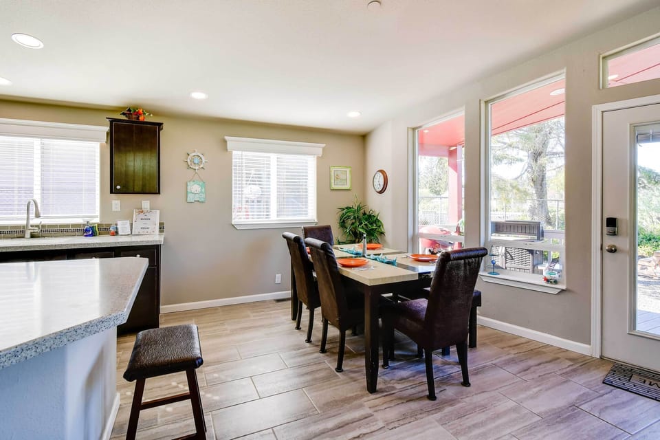 Dining Area | Dishes & Flatware Provided