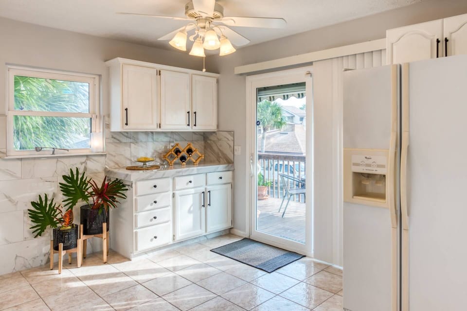 Spacious kitchen is perfect for preparing for your family meals.