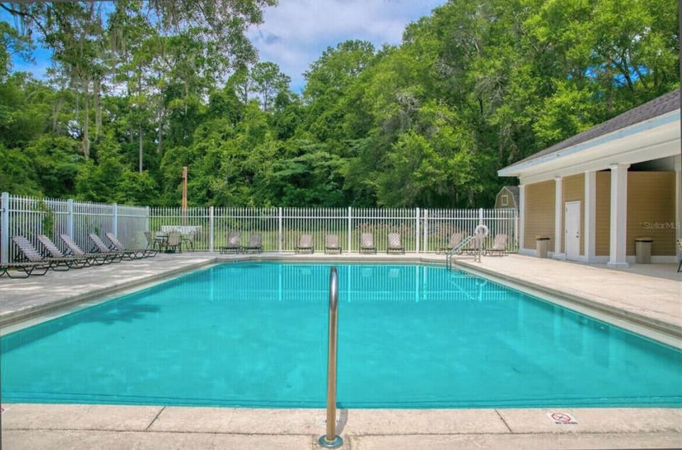 You will have full access to the pool and gym within steps from the condo