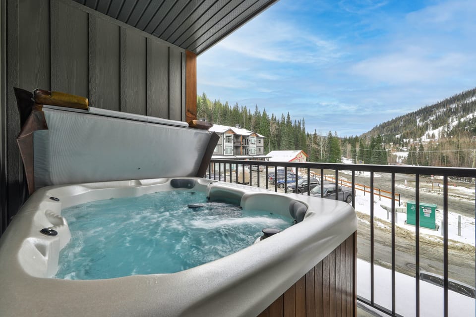 Hot tub with view of Mt. Morrisey