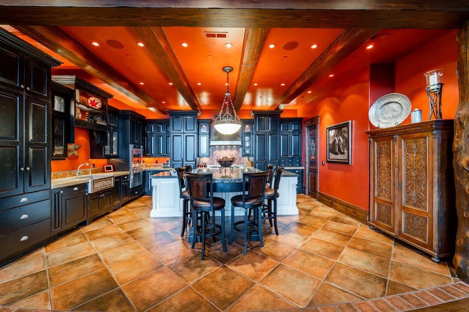 Large Gourmet Kitchen