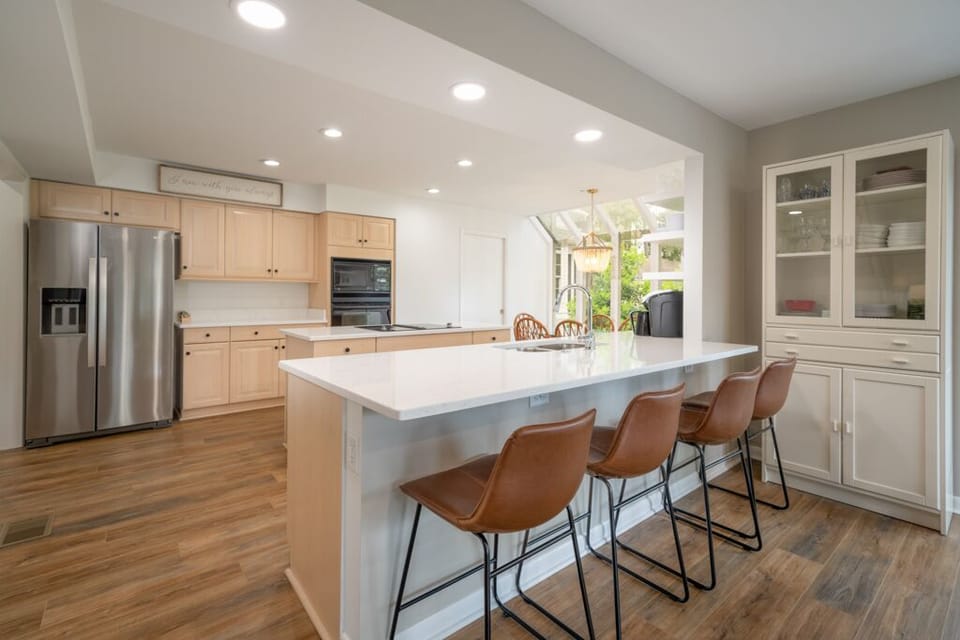 Kitchen with Bar Seating and quartz countertops