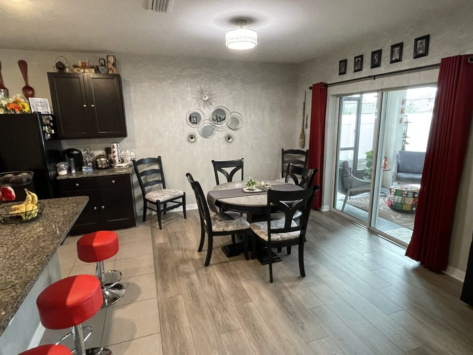 Dinner Table with view onto patio