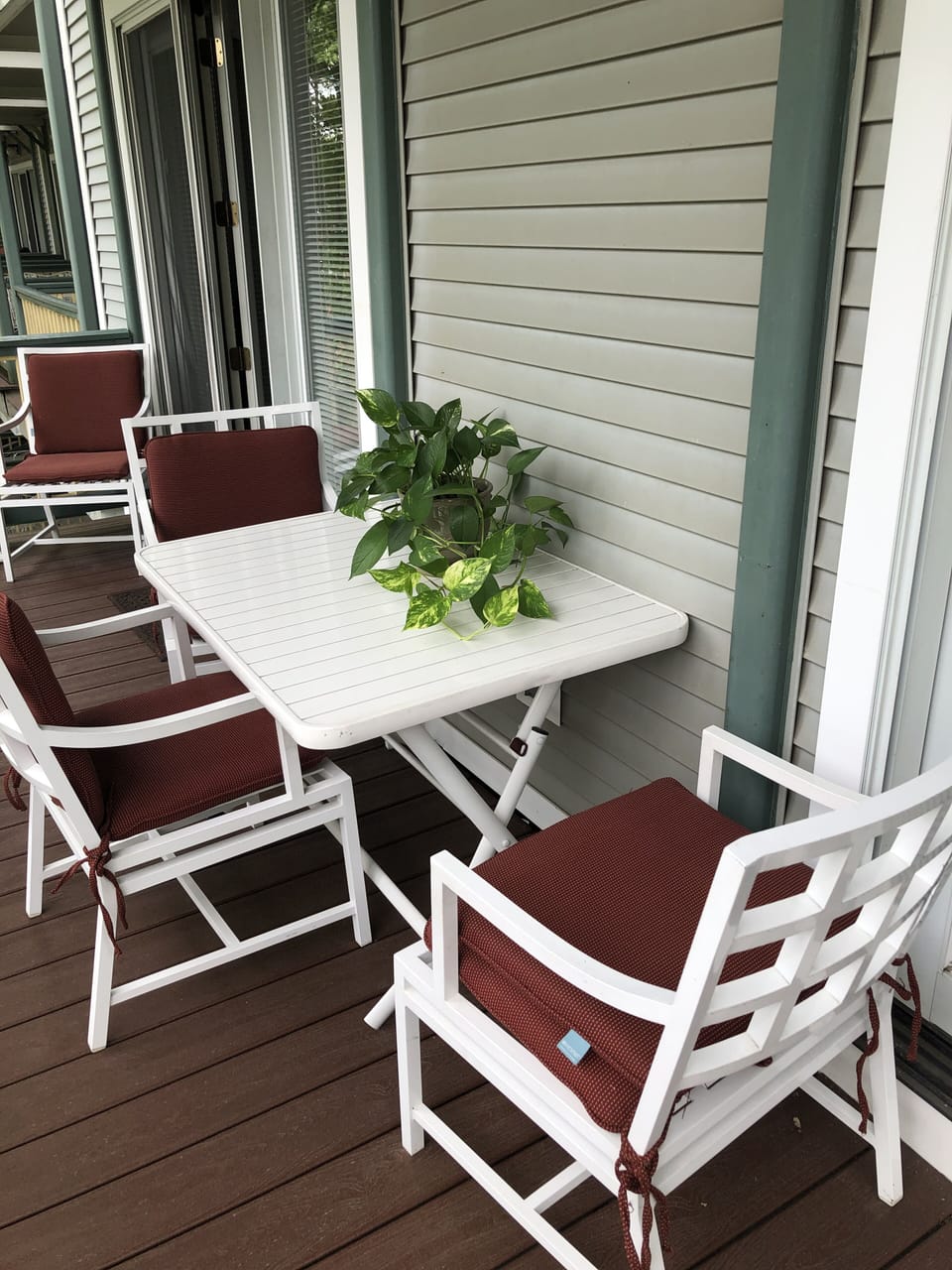 Balcony dining
