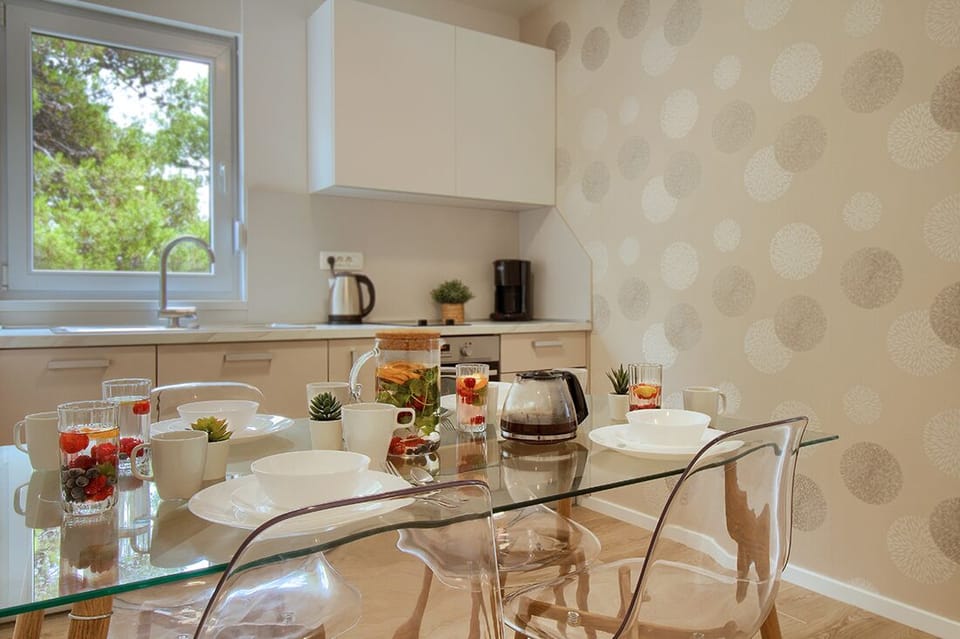 only 3 minutes walk to the nearest bakery