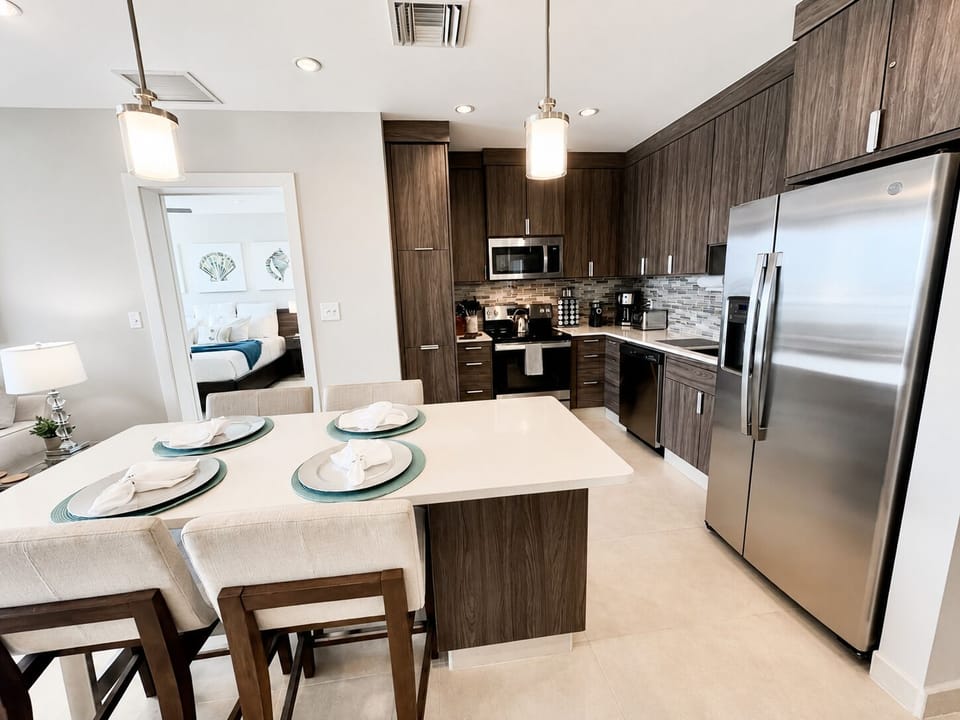 Full kitchen to meet all your cooking/baking/take-out meal needs!!