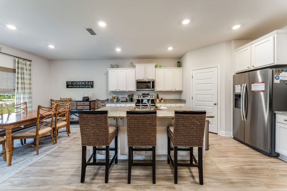 Fully stocked kitchen with all major appliances
