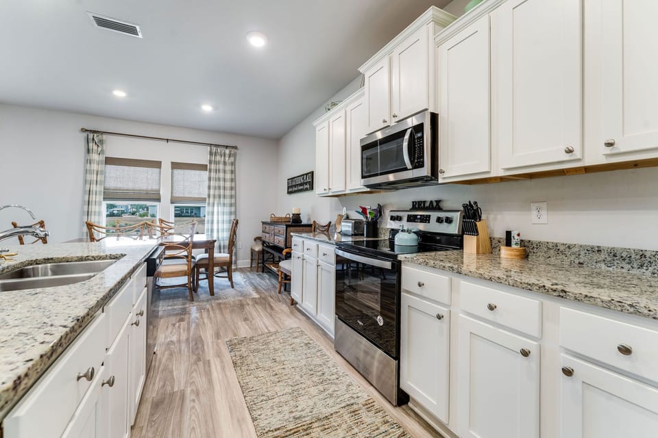 Fully stocked kitchen with all major appliances