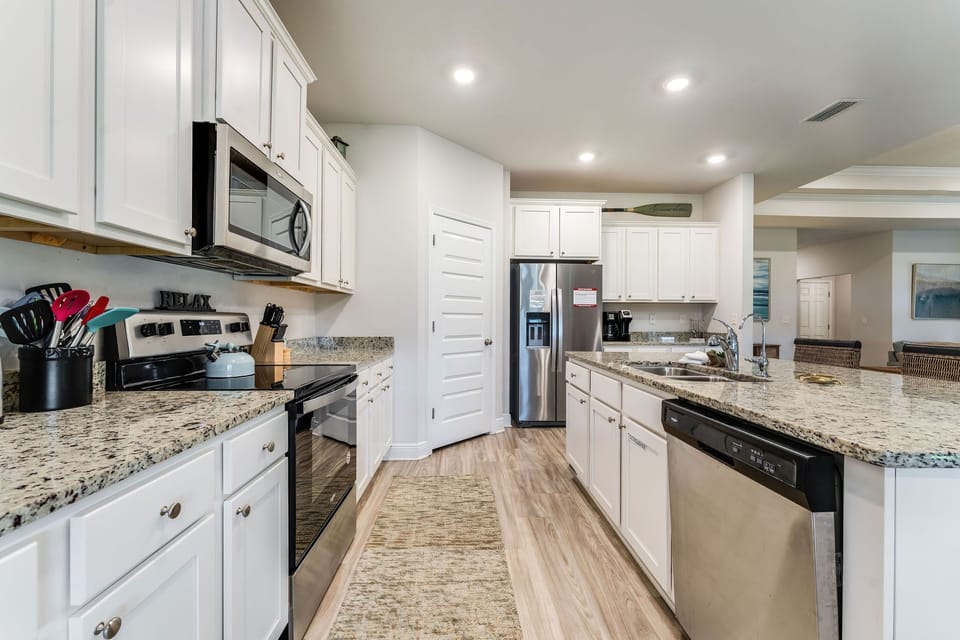 Fully stocked kitchen with all major appliances