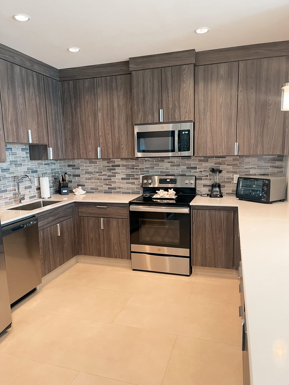 Full Kitchen- dishwasher, stove, microwave, toaster oven, blender, cookware ect.