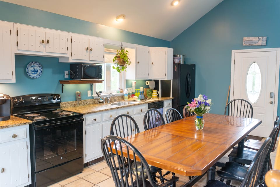 Kitchen, 1st Floor, Extended Table