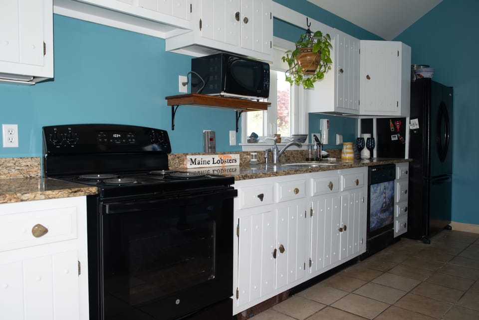 Kitchen, 1st Floor, Counter View