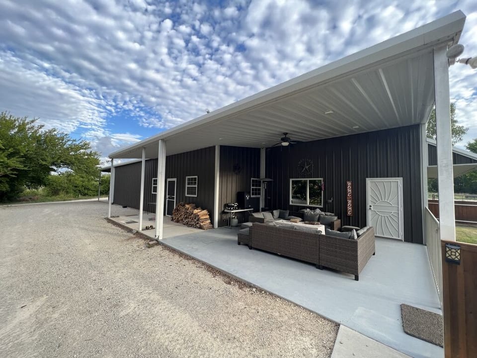 Guest Home Entrance Lake Godstone