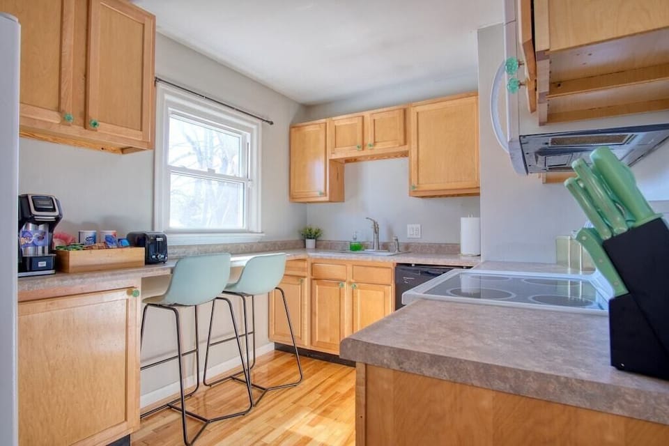 Completely stocked and equipped kitchen