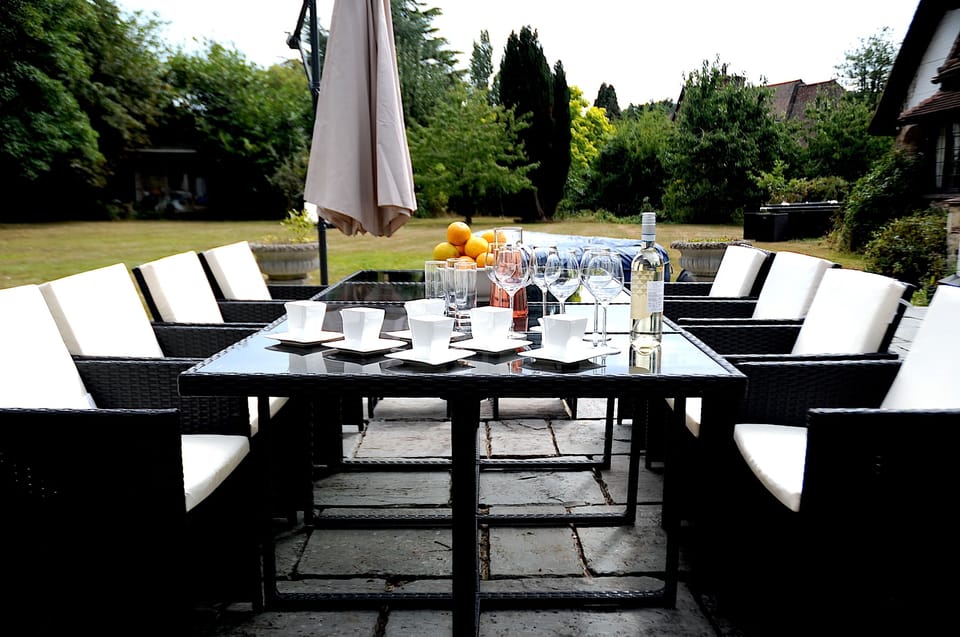 Alfresco dining